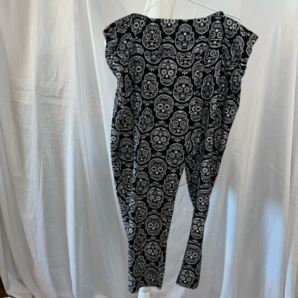 Terra and Sky women black 4X (28-30W) skull leggings